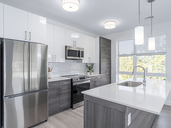 5th image of 1300 Greenwood Ave #207