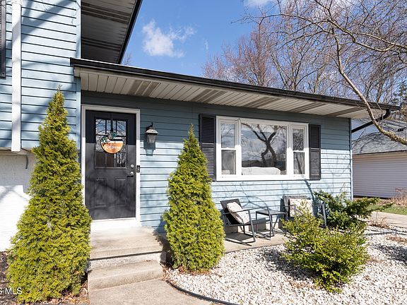 3rd image of 318 Birchdale Rd