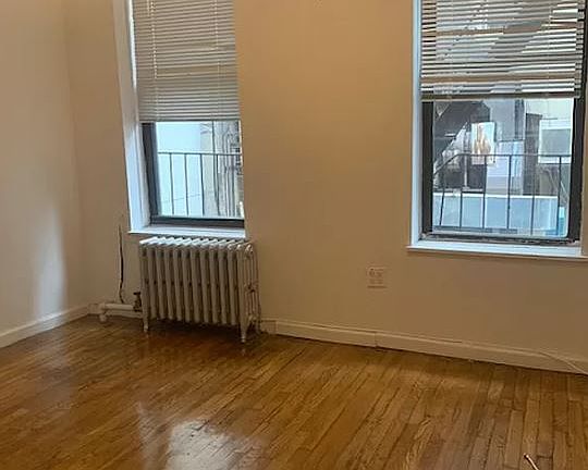 2nd image of 112 Mulberry St APT 2