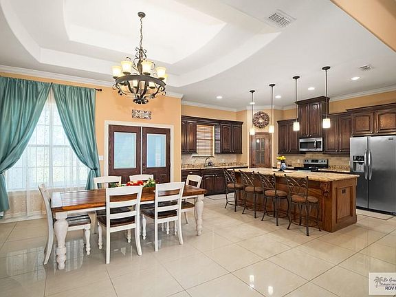 5th image of 917 Beddoes Rd