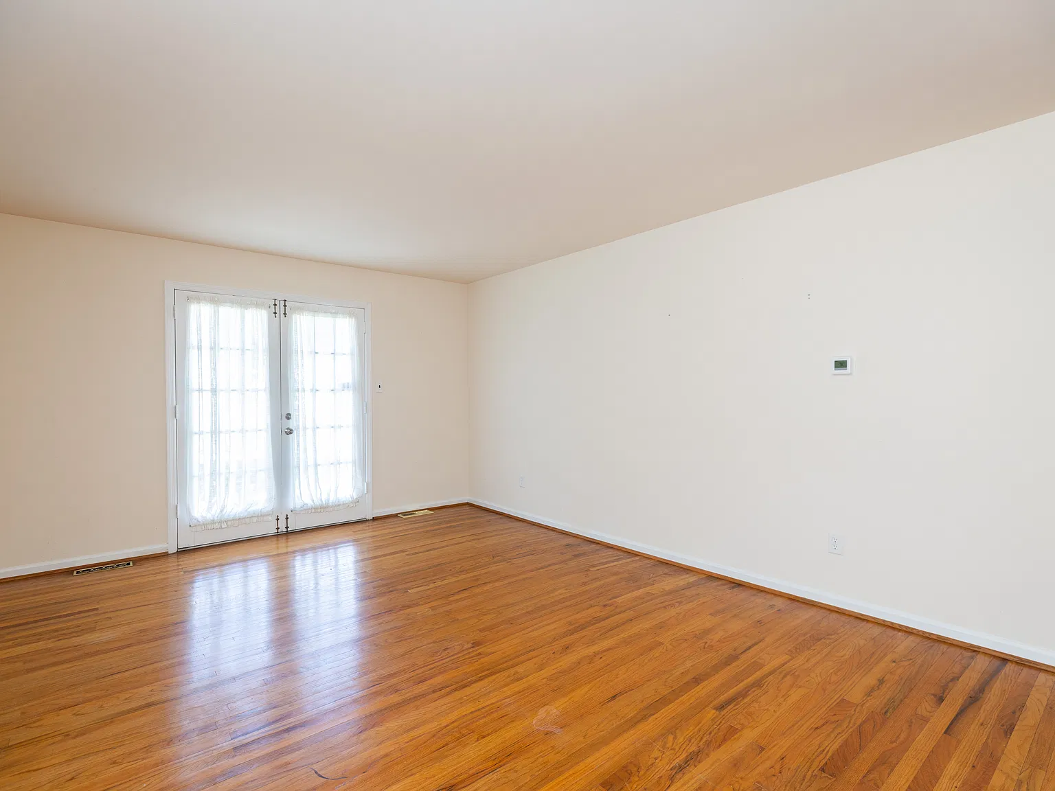 3 bed, 1750 sqft, $2,800 — Photo 2