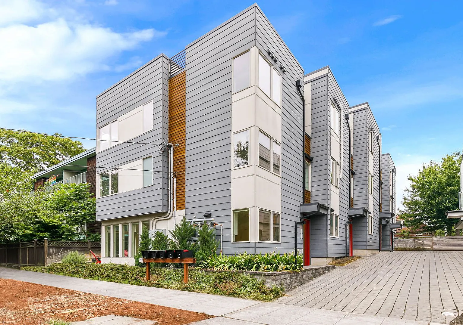 3 Bedroom Modern Industrial Townhome with City Views & Rooftop Oasis — Photo 2