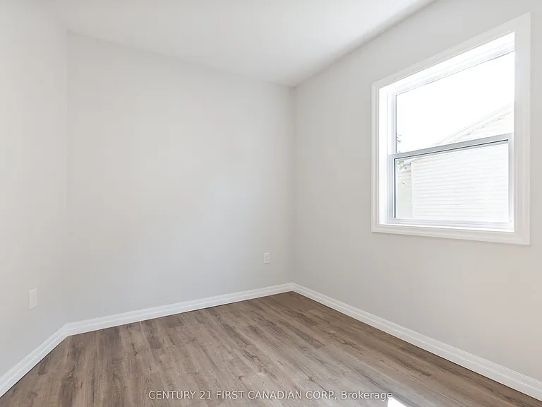 35 Inkerman St #MAIN — Photo 10