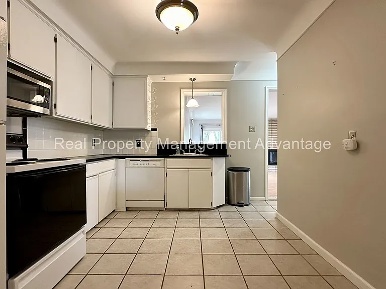 1304 S Wilson Ave — Photo 11