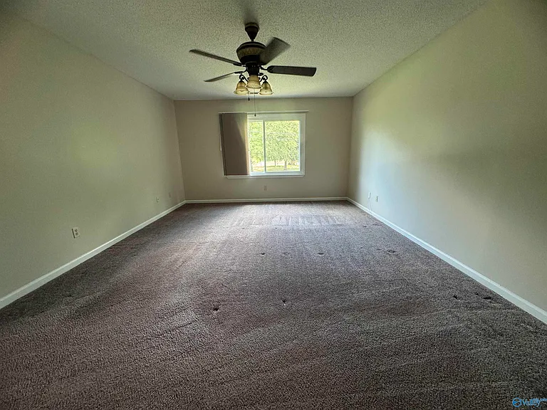 915 Highland Dr — Photo 12