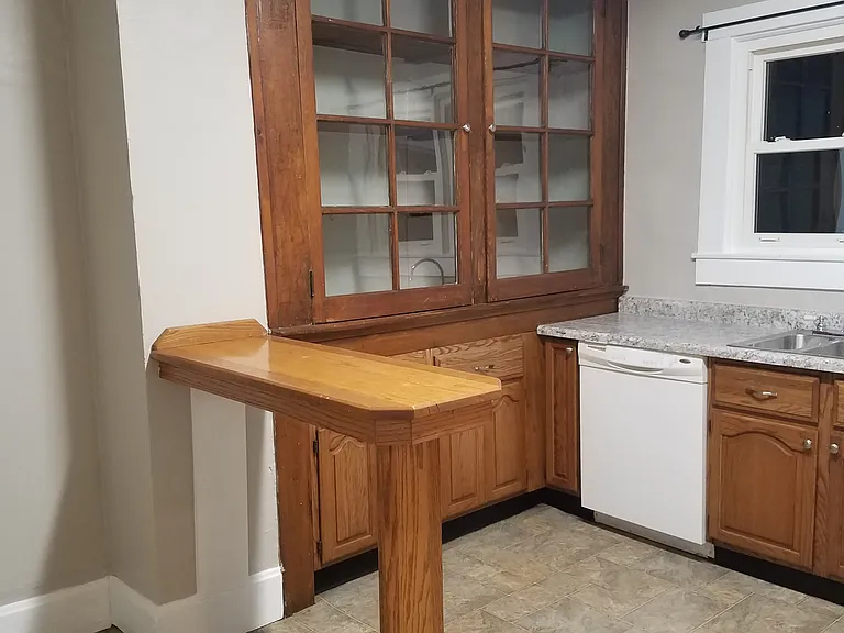2431 Dillman St — Photo 5