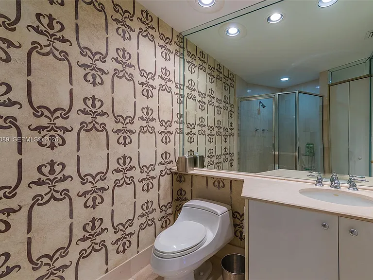 300 S Pointe Dr #1504 — Photo 13