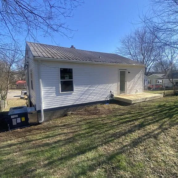 2413 Webster Ct — Photo 9