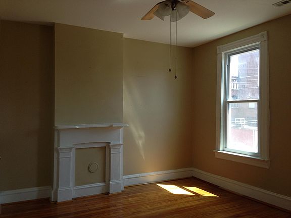 3rd image of 3419 Iowa Ave #2F