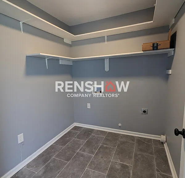 8161 Effingham Dr — Photo 10