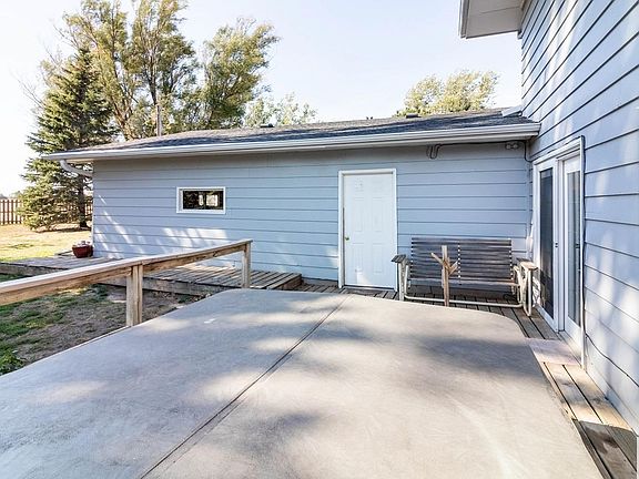 4th image of 1584 275th St
