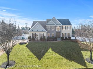 31 Stream Bank Dr, Freehold, NJ 07728