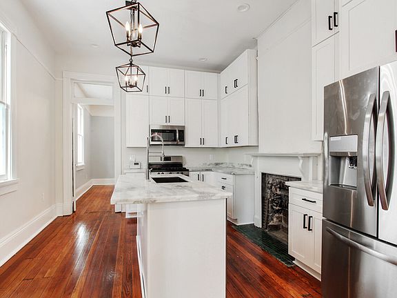2nd image of 3025 Banks St #610250