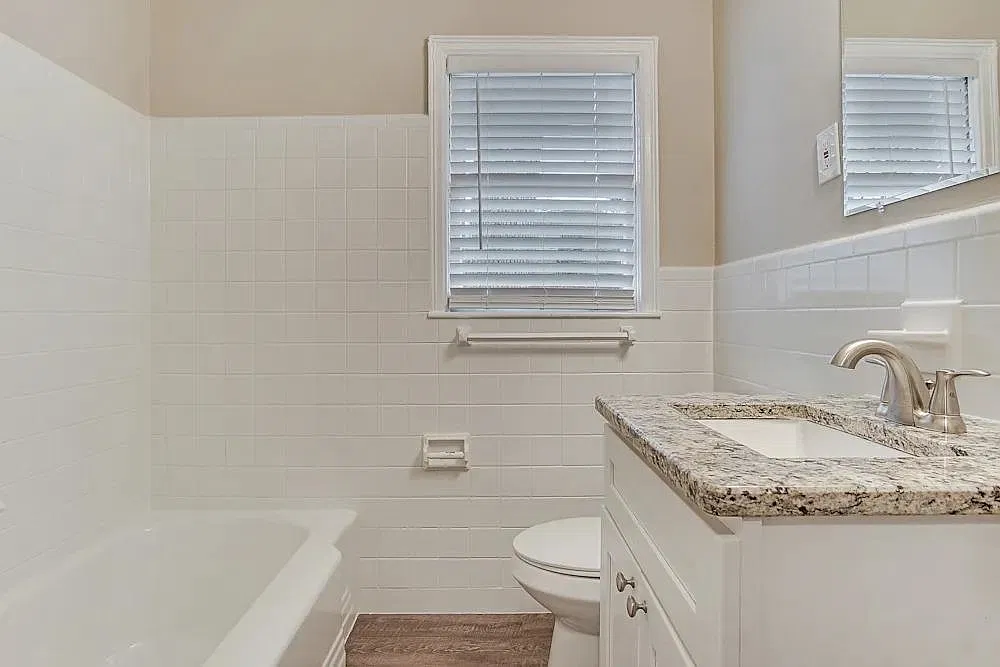4 bed, 2.0 bath, 1014 sqft, $1,100 — Photo 2