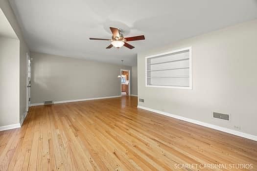 5th image of 275 E Division St