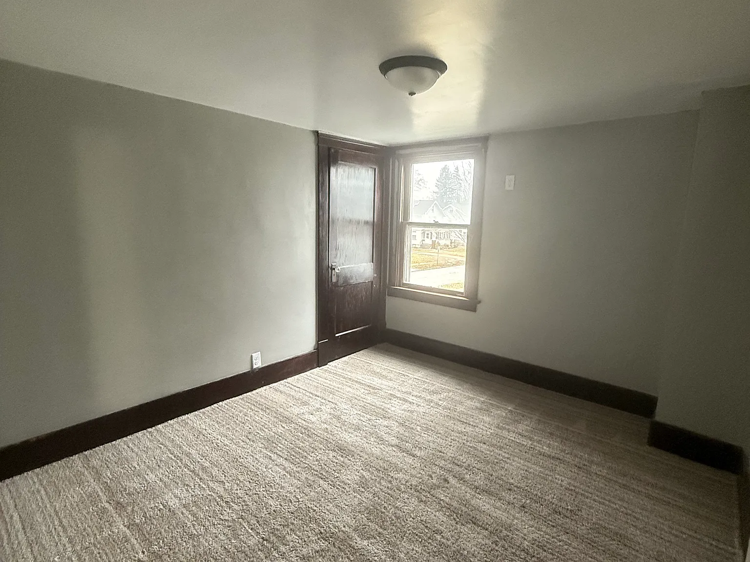 790 Oak Knoll Ave SE — Photo 4