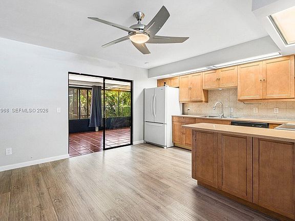 4th image of 1367 Riverside Cir