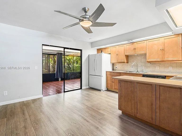 1367 Riverside Cir — Photo 4