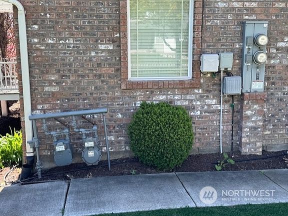 Utility meters on 9504 W Chestnut.>