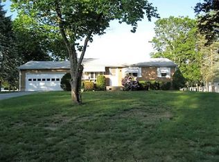 146 Pippin Orchard Rd, Cranston, RI 02921