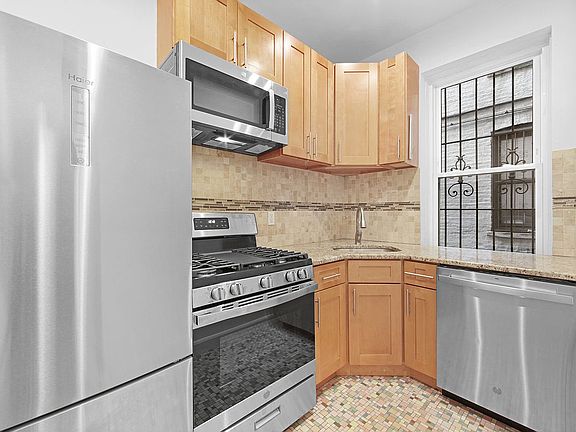 5th image of 231 Park Pl APT 11