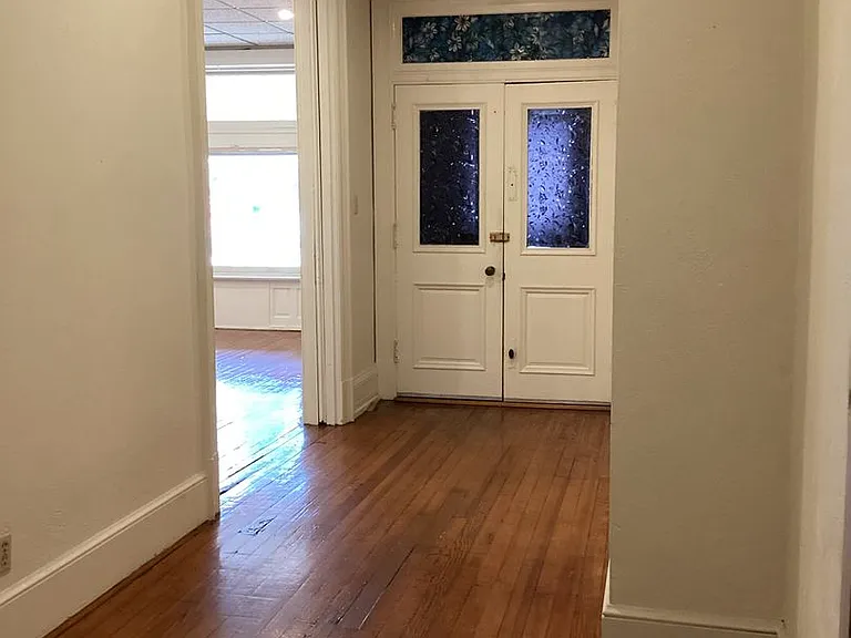 117 E King St — Photo 7