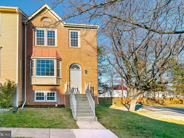 1279 Bond St, Herndon, VA 20170