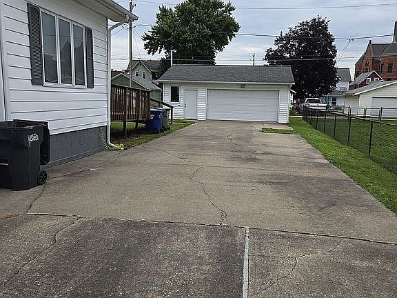 5th image of 230 5th Ave N