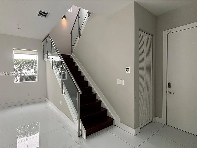 10108 NW 77th St — Photo 22