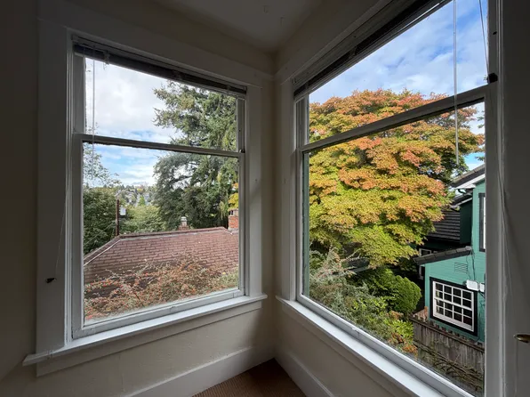633 33rd Ave E APT 3, Seattle, WA 98112