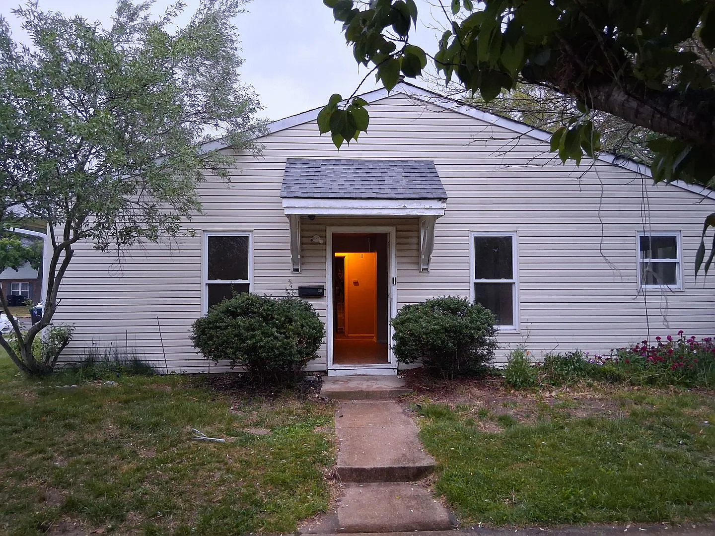 Single House For Rent $2000 — Photo 1