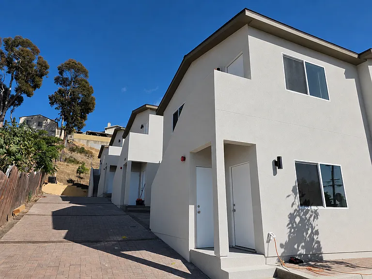 847 Winston Dr #7 — Photo 2