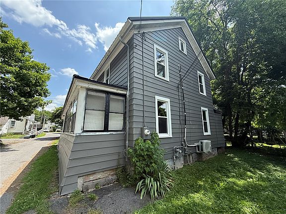 3rd image of 2 Guilfoil Ave