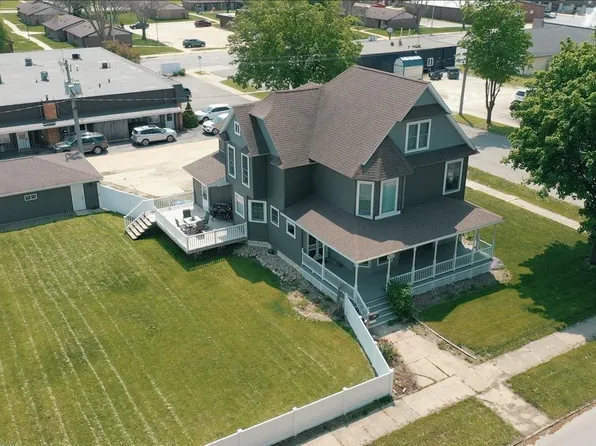 700 N Jackson St, Charles City, IA 50616