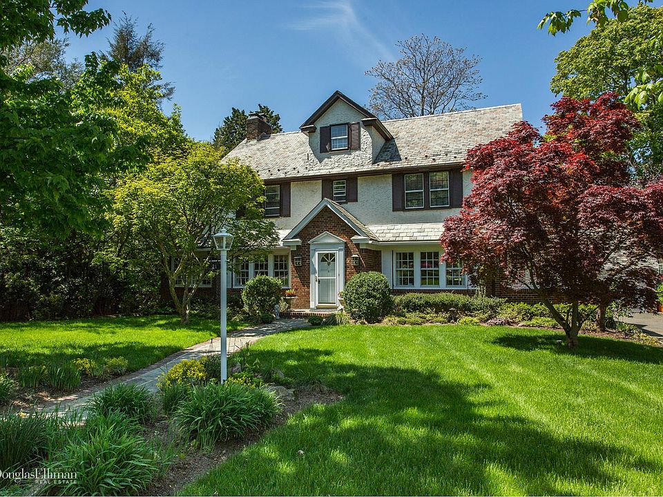 1st image of 21 Janssen Dr