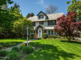 21 Janssen Dr, Manhasset, NY 11030