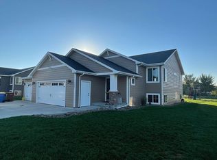 1502 Breckenridge Ln, Brookings, SD 57006