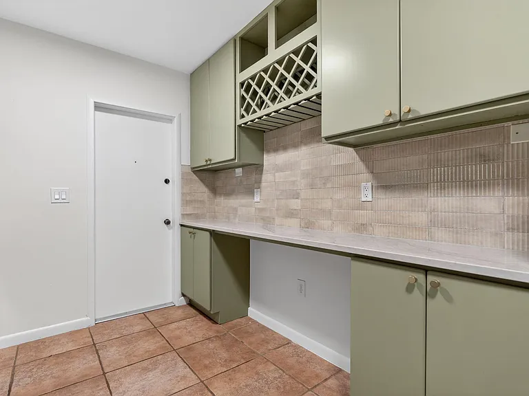 606 Paulina Rd — Photo 10