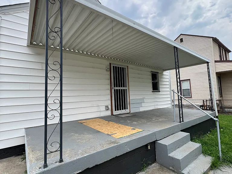 916 Swan St — Photo 7
