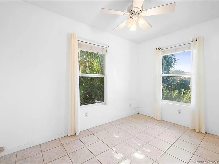 3074 NE Loquat Ln — Photo 23