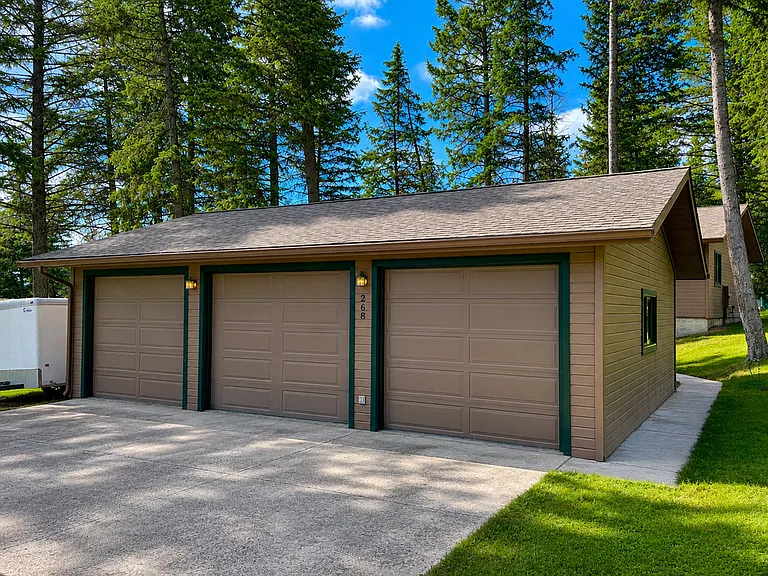 268 Lakeview Dr — Photo 3