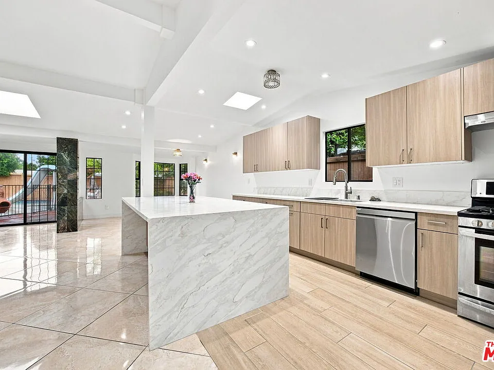 6848 Sylvia Ave