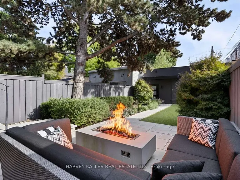 43 Summerhill Ave — Photo 17