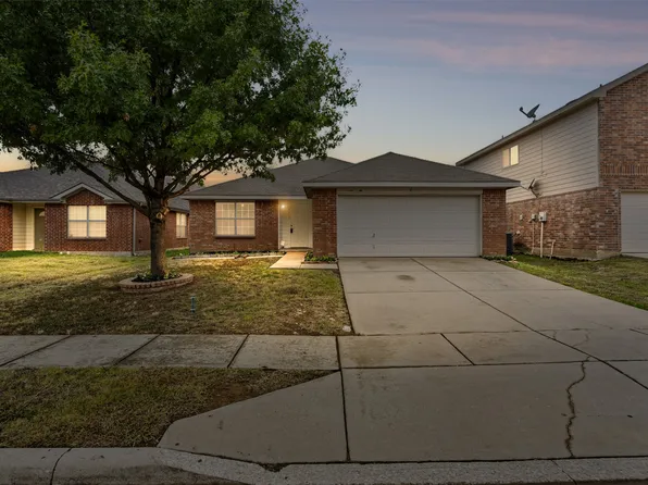 8657 Hawkview Dr, Fort Worth, TX 76179