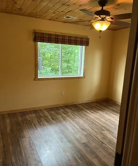 10012 Strawberry Lake Rd — Photo 7