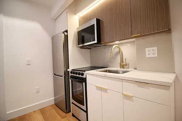 Rented by Loom Capital Group Inc. | media 3