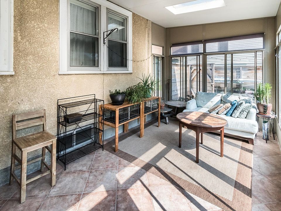 3 season porch at back of the home