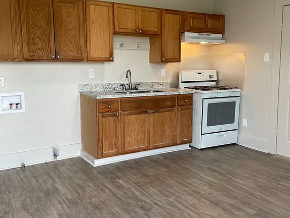 3rd image of 1015-17 West Dr