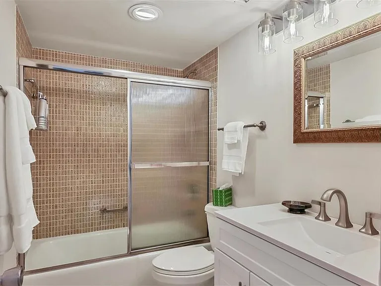 1250 N Portofino Dr #303 — Photo 16