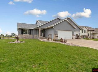 141 Pebble Creek Dr, Mankato, MN 56001